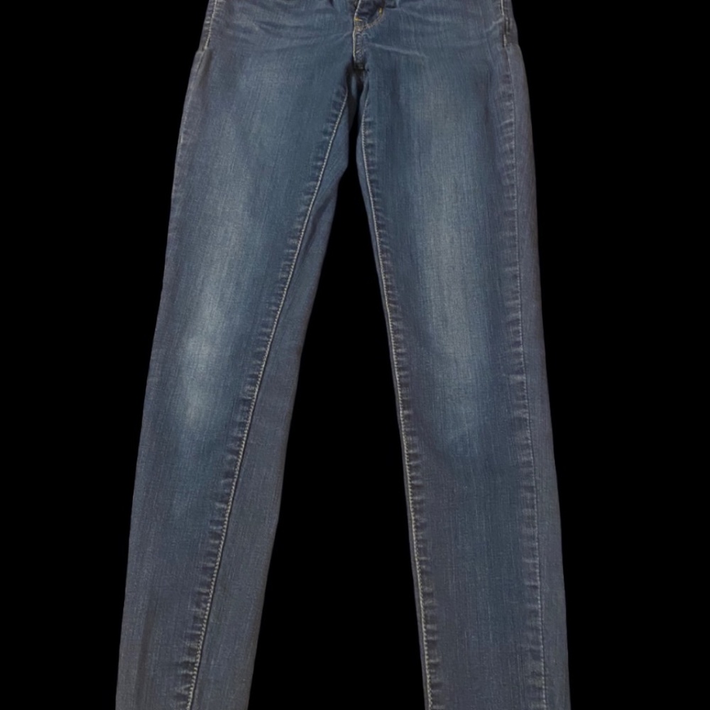 Levi  Women’s 710 Super Skinny Jeans.  Medium Wash. Size: W25-L28.  GUC